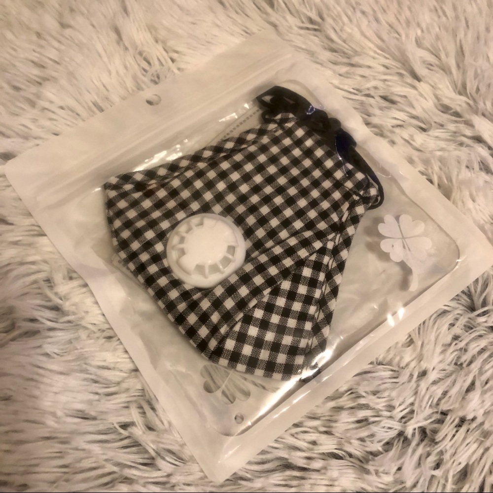 Black & White Gingham Vented Filter Mask - Picture 1 of 6